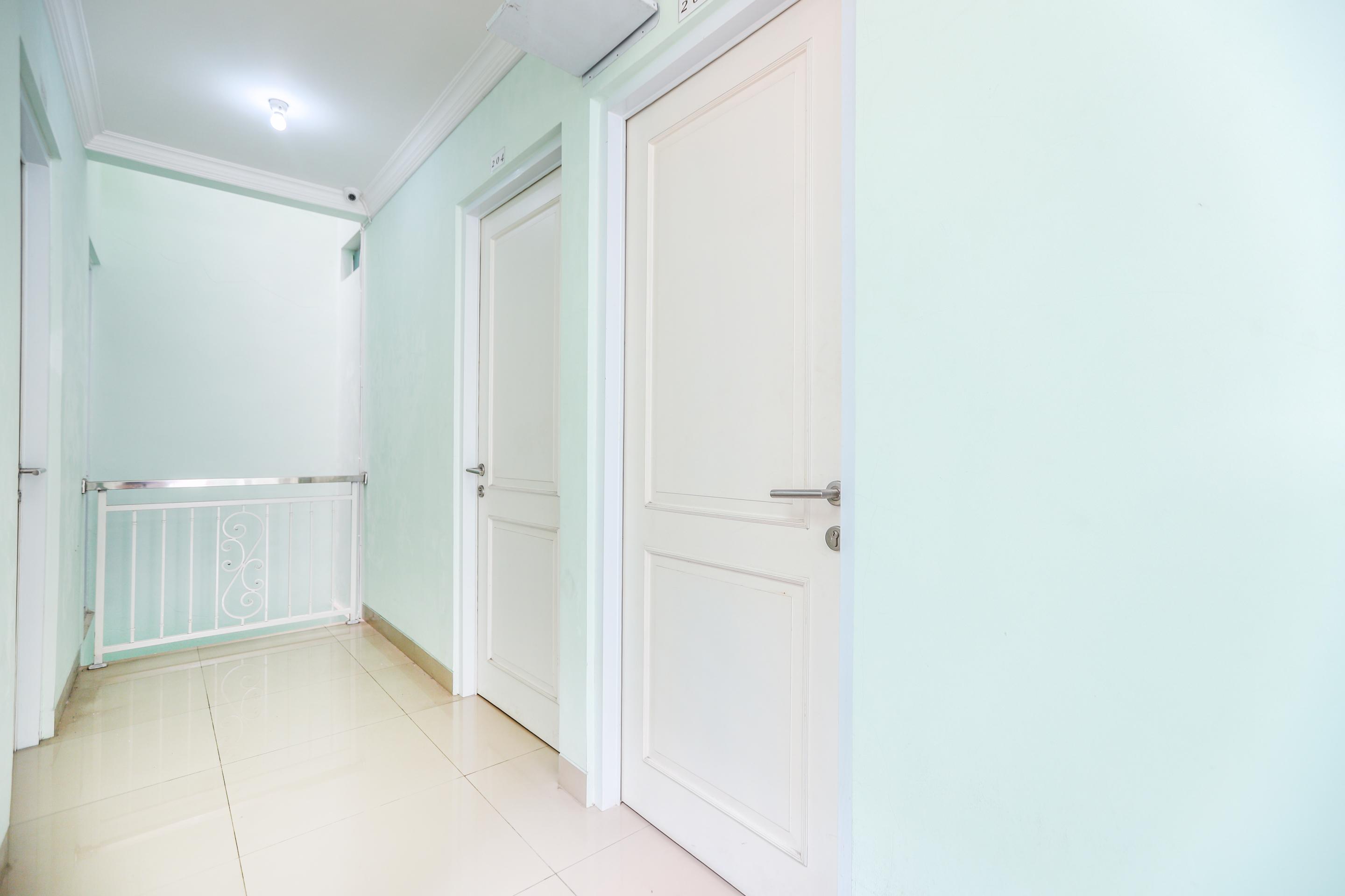 Oyo 1551 Studento Guest House Tangerang Exterior photo