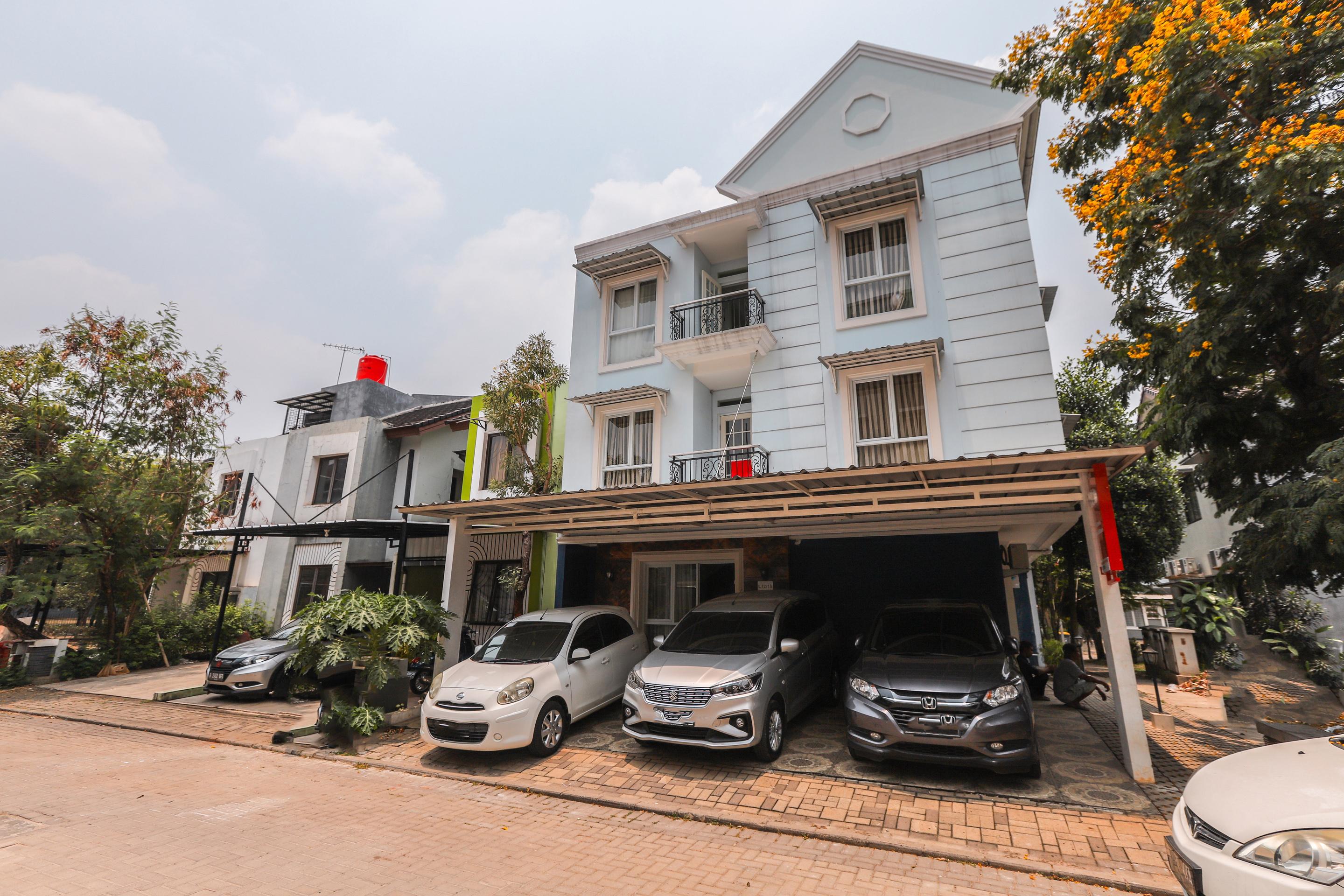 Oyo 1551 Studento Guest House Tangerang Exterior photo